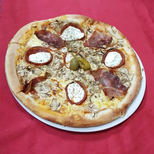 Pizza "Slavonska kuća"